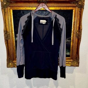 Evy’s Tree The Sharon Navy Two Tone Pullover Hooded Sweater with Lace Size XS